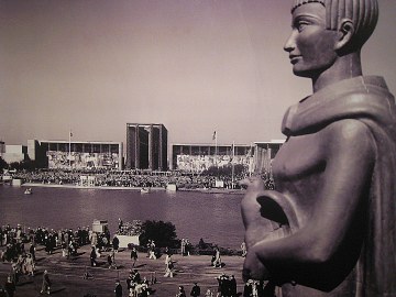 Pavilion buildings with moderne sentries